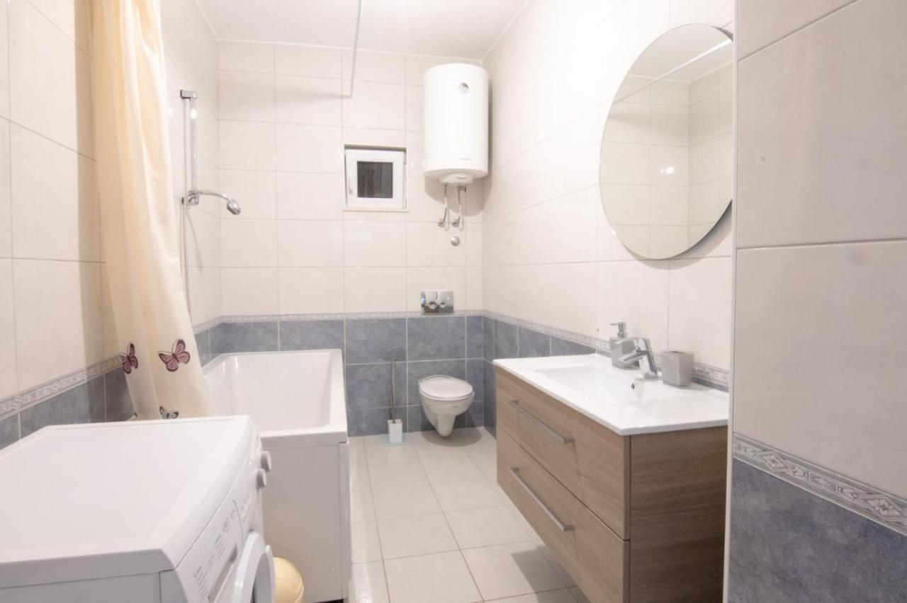 Apartment Cvita Free Beach Parking Makarska Eksteriør billede